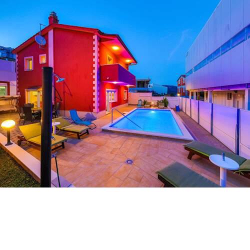 Simplistic Holiday Home in Okrug Gornji with Swimming Pool