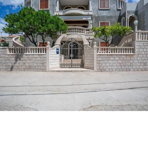 Simplistic Holiday Home in Sumartin near Seabeach