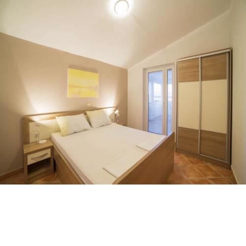 Six Apartments With Terrace And Free Parking Mandre Pag
