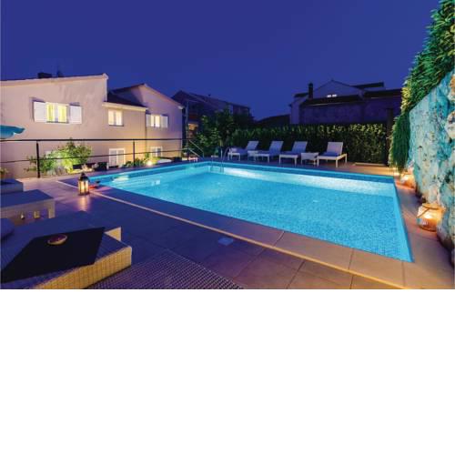 Six-Bedroom Apartment in Cibaca