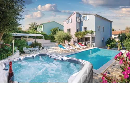 Six-Bedroom Holiday Home in Banjole