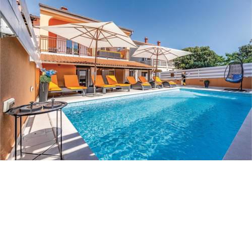 Six-Bedroom Holiday Home in Banjole