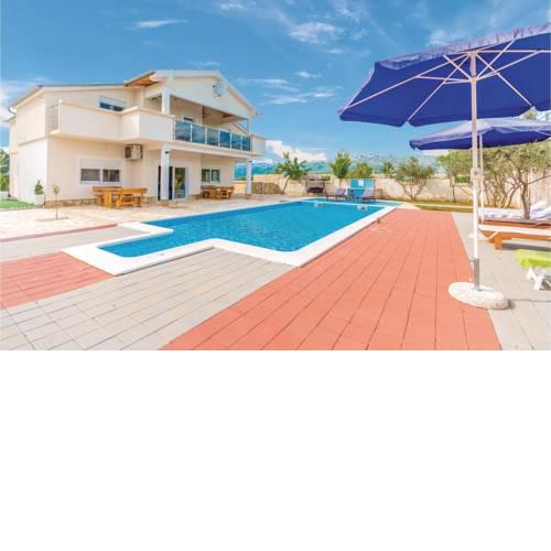 Six-Bedroom Holiday Home in Bilisane