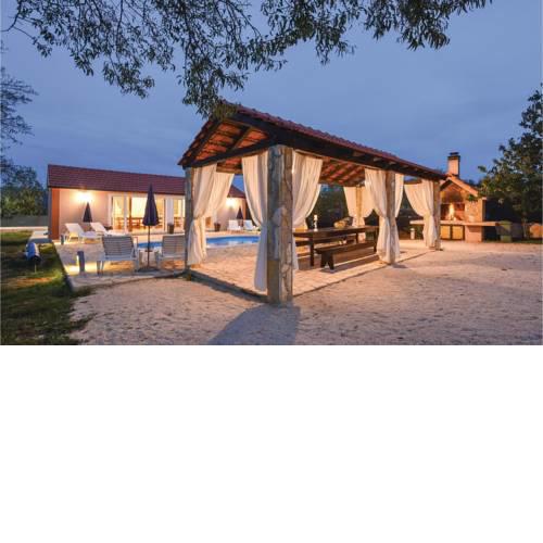 Six-Bedroom Holiday Home in Brocanac