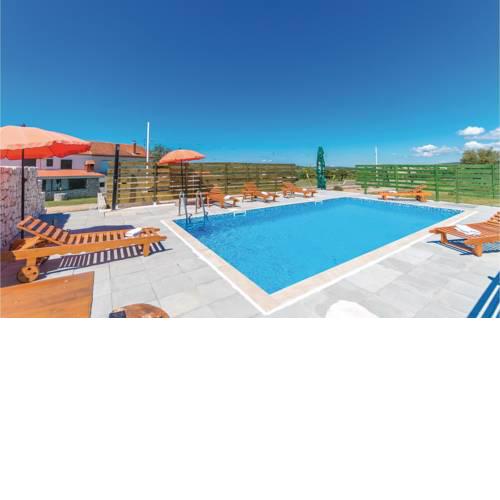 Six-Bedroom Holiday Home in Donje Rastane