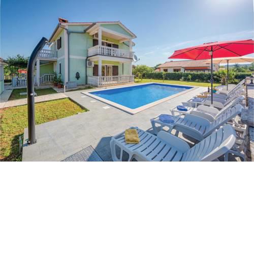 Six-Bedroom Holiday Home in Kapelica
