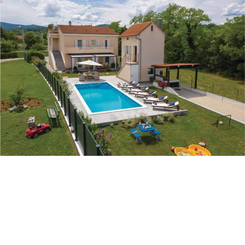 Six-Bedroom Holiday Home in Karakasica