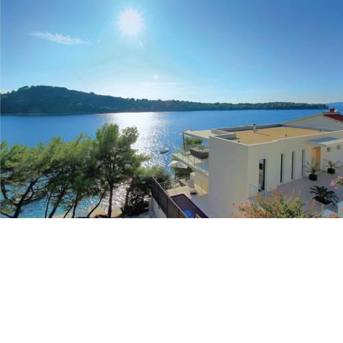 Six-Bedroom Holiday Home in Karbuni