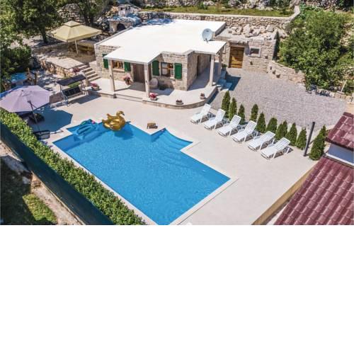 Six-Bedroom Holiday Home in Krivodol