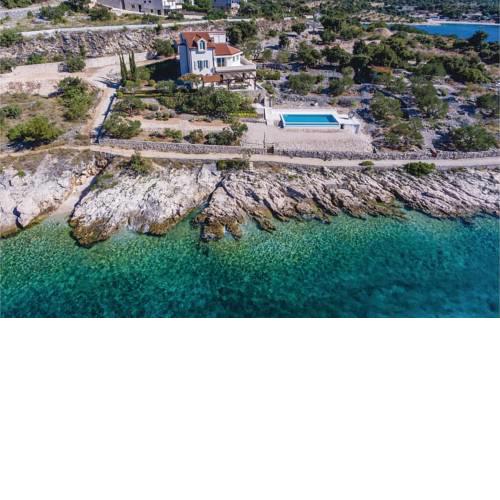 Six-Bedroom Holiday Home in Primosten