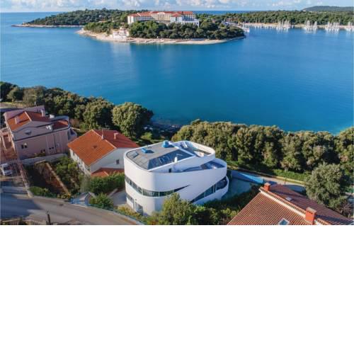Six-Bedroom Holiday Home in Pula