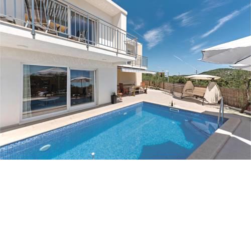 Six-Bedroom Holiday Home in Rogoznica