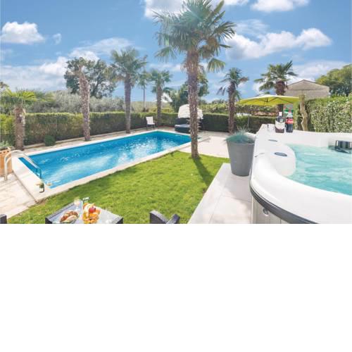 Six-Bedroom Holiday Home in Sv.Lovrec