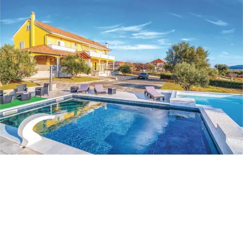 Six-Bedroom Holiday Home in Vrana