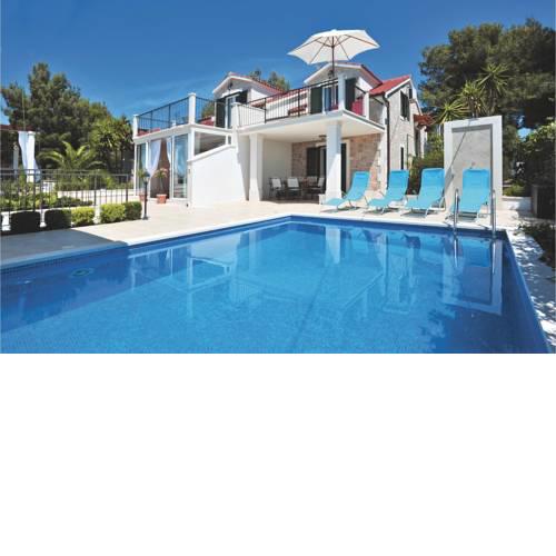 Six-Bedroom Holiday home Milna with Sea View 04