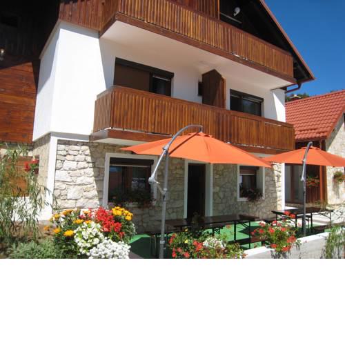 Sixteen Lakes Guest House 2