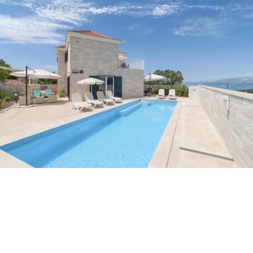 Skrip Villa Sleeps 6 Pool Air Con WiFi