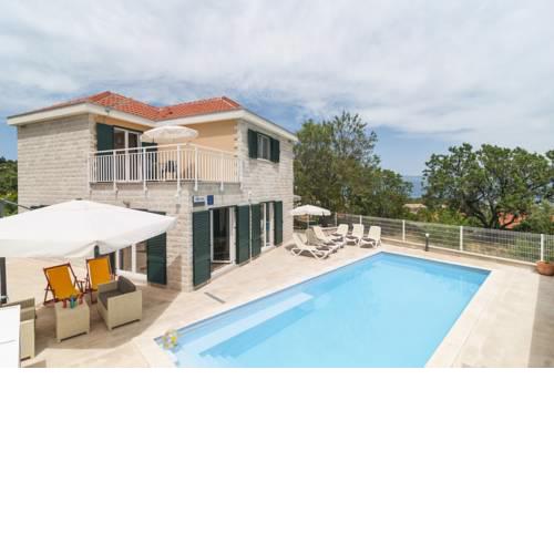 Skrip Villa Sleeps 6 Pool WiFi
