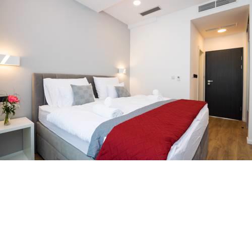 Sky & Sun Luxury Rooms with private parking in the garage