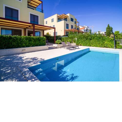 Slatine Villa Sleeps 12 with Pool Air Con and WiFi