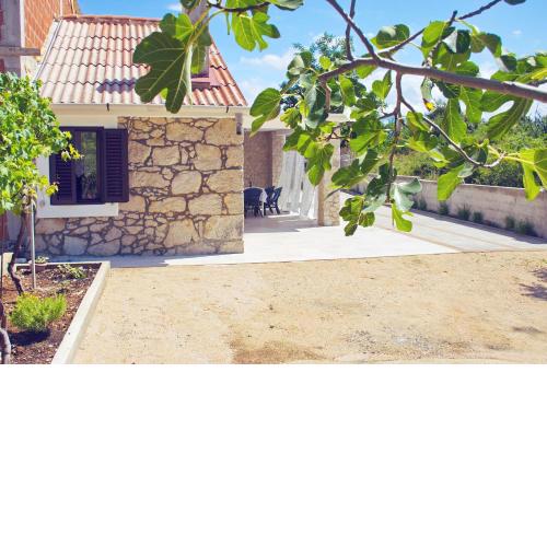 Small Nature house Teodora