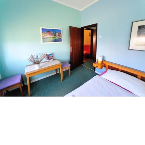 Sobe Zimmer Rooms Živčić
