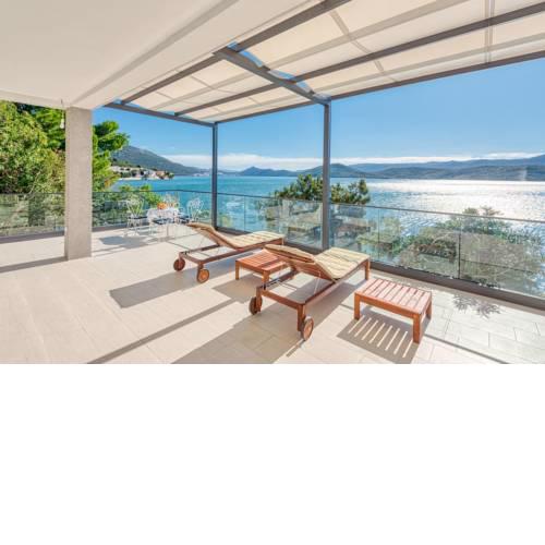 Spacious 4BR Seafront Villa with a private beach