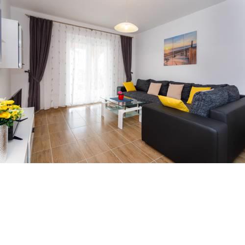 Spacious and modern app with big terrace (4+2 persons)