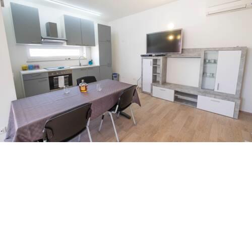 Spacious and nicely decorated apartment Vanja