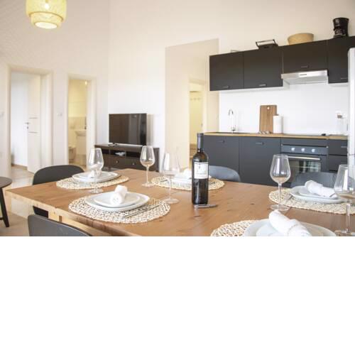 Spacious apartment 500m to the beach