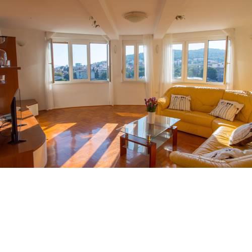 Spacious Apartment in City Center