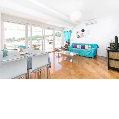 Spacious Apartment Krvavica