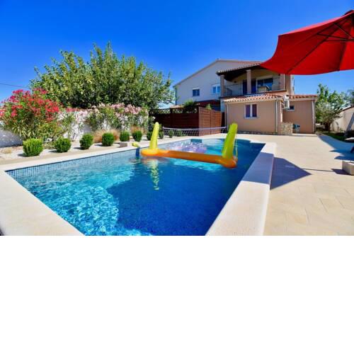 Spacious apartment with pool in Vodnjan
