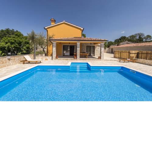 Spacious Four-Bedroom Villa Marija Kloštar