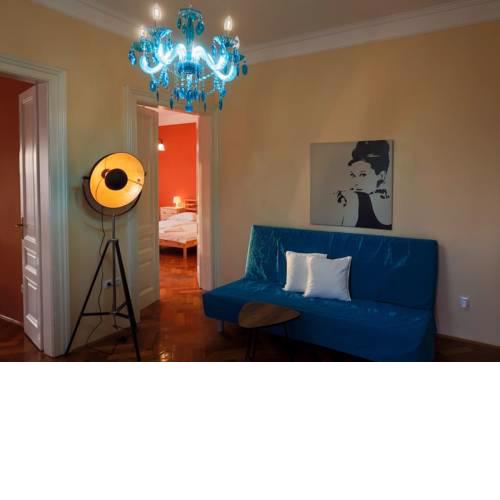 Spacious funky apartment in villa overlooking city