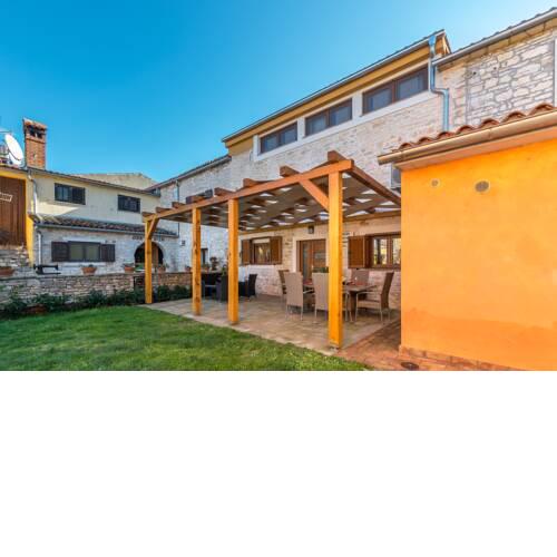 Spacious holiday home Guran