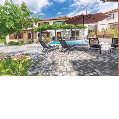 Spacious Holiday Home with Private Pool in Brest pod Uckom