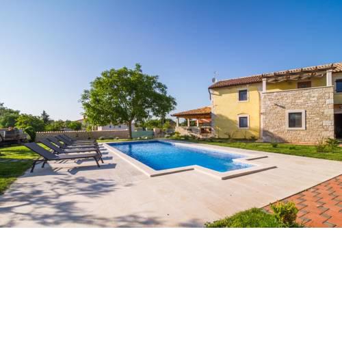 Spacious house with swimming pool surrounded by nature