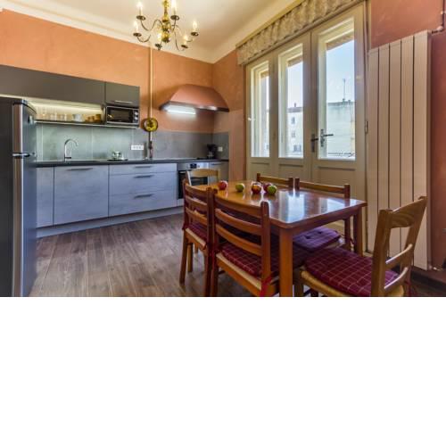 Spacious & Smart Center Apartment