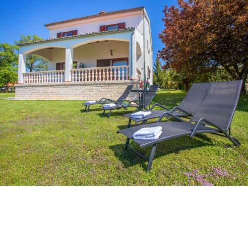 Spacious Villa in Kukci with Swimming Pool