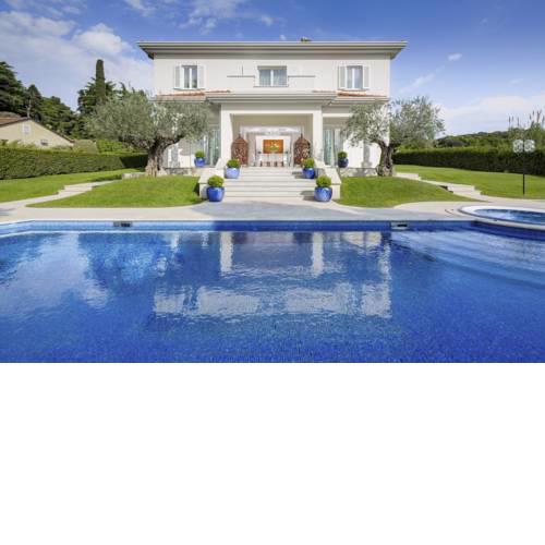 Spadici Villa Sleeps 10 Pool Air Con WiFi