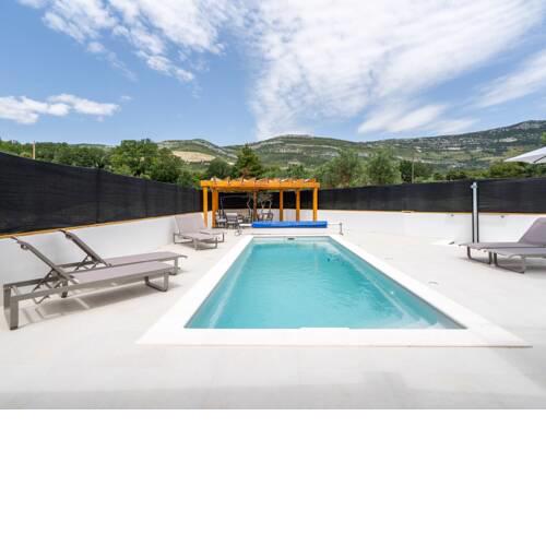 Splendid Holiday Home in Kaštel Novi - Rudine with Pool