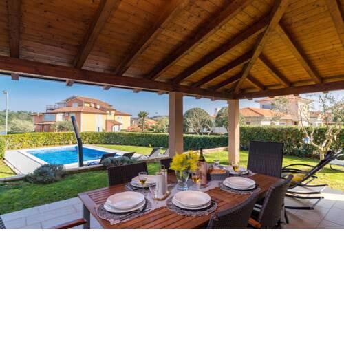 Splendid Istrian apartment with a private swimming pool and a charming garden
