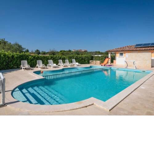 Splendid Mobile Home in Banjole with Swimming Pool