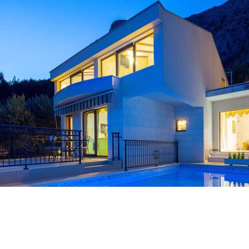 Quaint Villa Makarska Dalmatia in Croatia with Mountain View