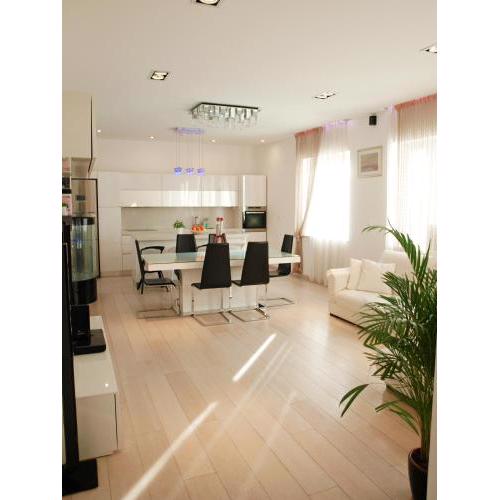 Split Center Luxury Apartment