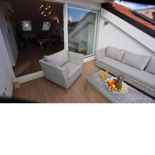 Split City View Apartment
