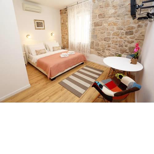 Split Old Town Suites