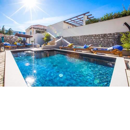 Srebreno Villa Sleeps 8 Pool Air Con WiFi