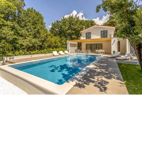 Srinjine Villa Sleeps 8 with Pool and Air Con